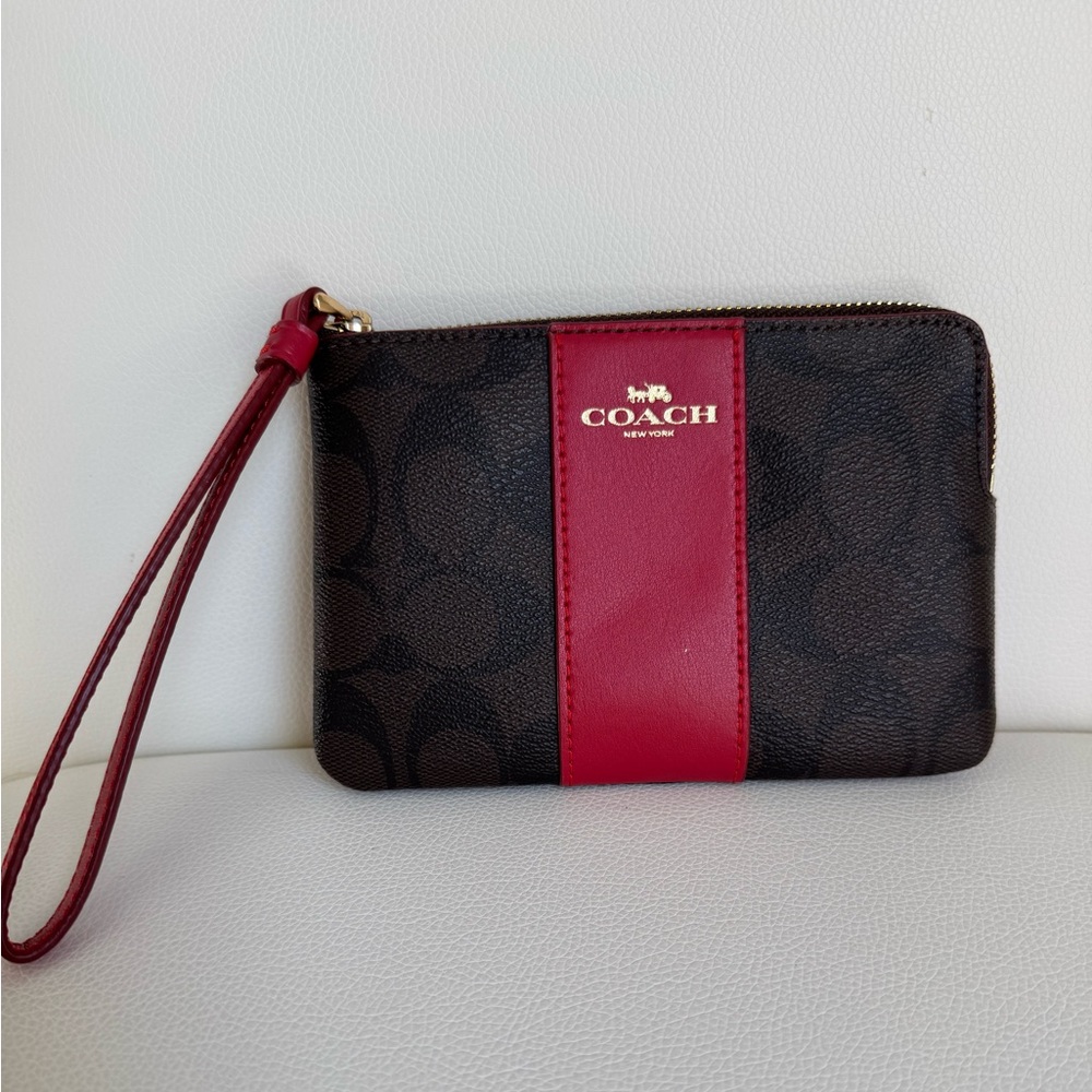 NWOT Coach Wristlet in excellent condition
